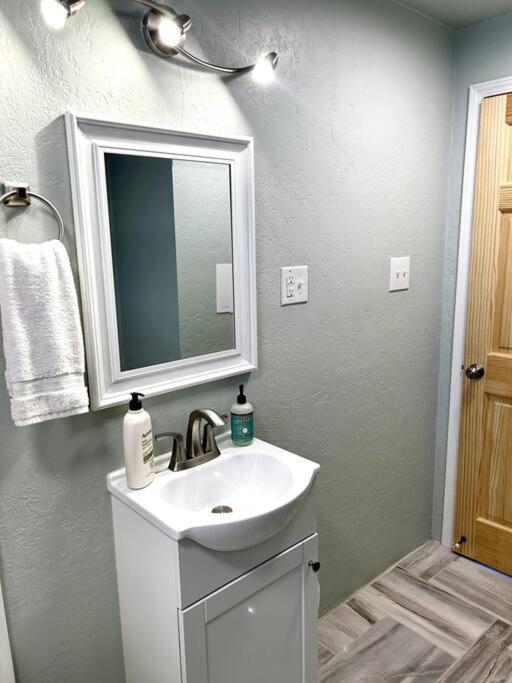 Fully Furnished, Serene Taos House エクステリア 写真