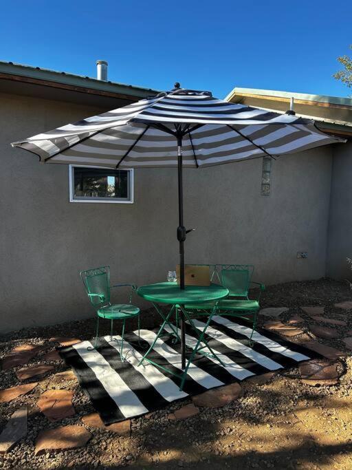 Fully Furnished, Serene Taos House エクステリア 写真