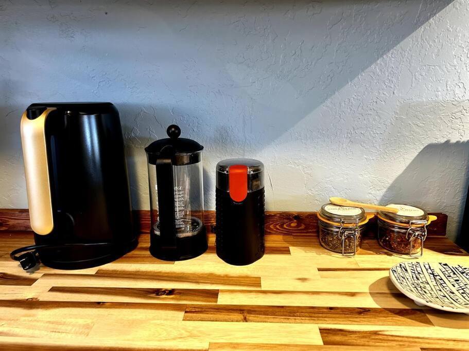 Fully Furnished, Serene Taos House エクステリア 写真